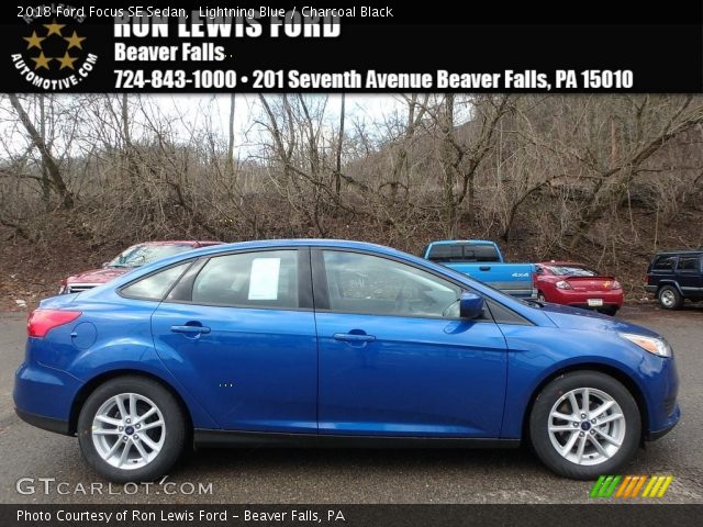 2018 Ford Focus SE Sedan in Lightning Blue