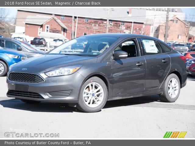 2018 Ford Focus SE Sedan in Magnetic