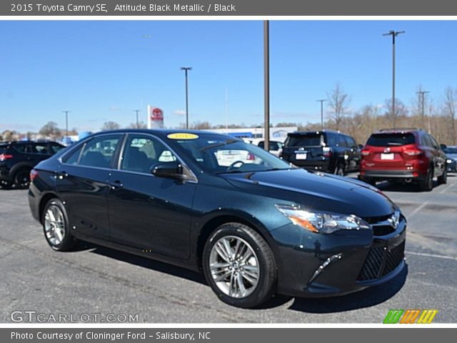 2015 Toyota Camry SE in Attitude Black Metallic