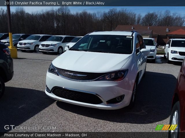 2018 Chrysler Pacifica Touring L in Bright White