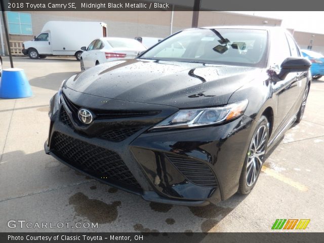 2018 Toyota Camry SE in Midnight Black Metallic