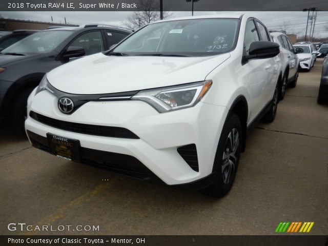 2018 Toyota RAV4 LE in Super White