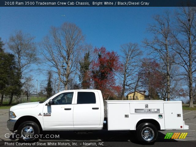 2018 Ram 3500 Tradesman Crew Cab Chassis in Bright White