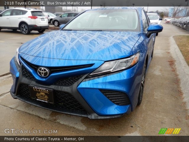 2018 Toyota Camry SE in Blue Streak Metallic