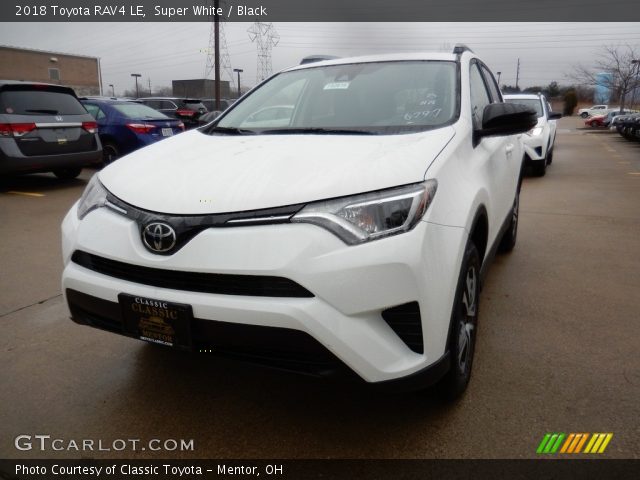 2018 Toyota RAV4 LE in Super White