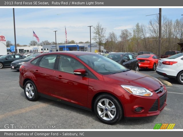 2013 Ford Focus SE Sedan in Ruby Red