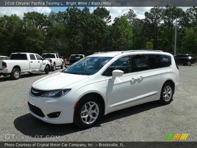2018 Chrysler Pacifica Touring L in Bright White