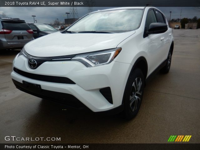 2018 Toyota RAV4 LE in Super White