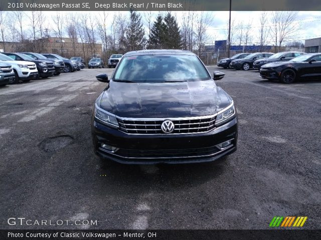 2018 Volkswagen Passat SE in Deep Black Pearl