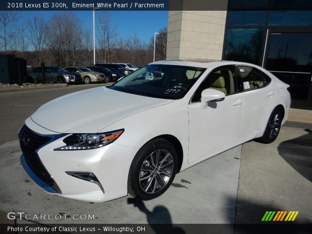 2018 Lexus ES 300h in Eminent White Pearl