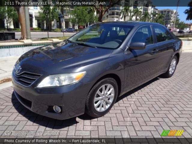 2011 Toyota Camry XLE V6 in Magnetic Gray Metallic