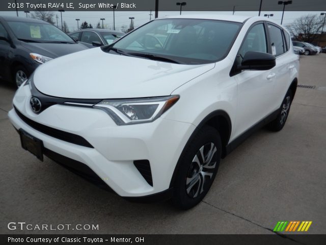 2018 Toyota RAV4 LE in Super White