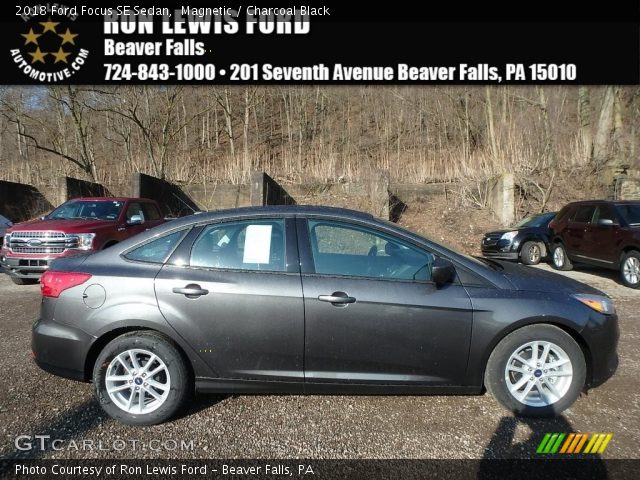 2018 Ford Focus SE Sedan in Magnetic