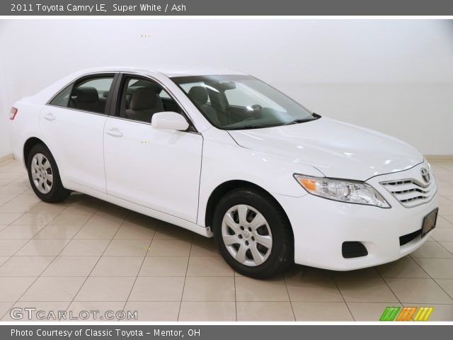 2011 Toyota Camry LE in Super White