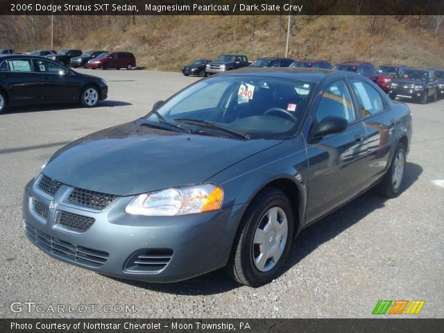 2006 Dodge Stratus SXT Sedan in Magnesium Pearlcoat
