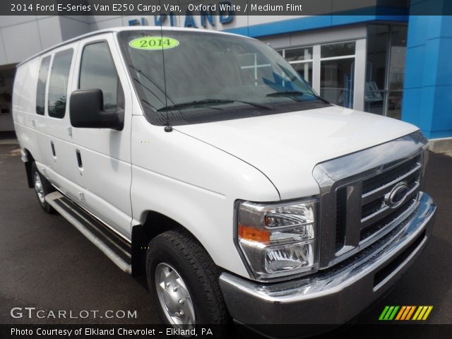 2014 Ford E-Series Van E250 Cargo Van in Oxford White