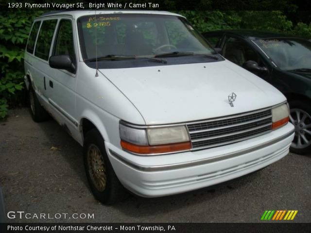 1993 Plymouth Voyager SE in Bright White