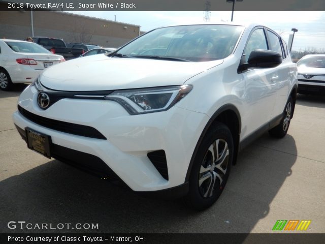 2018 Toyota RAV4 LE in Super White