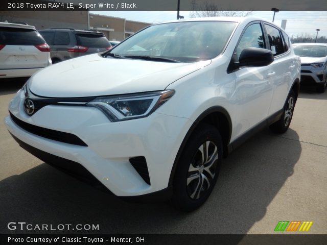 2018 Toyota RAV4 LE in Super White