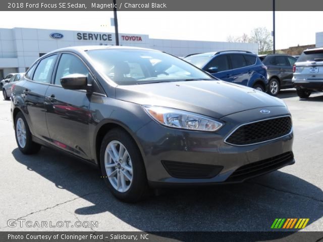 2018 Ford Focus SE Sedan in Magnetic