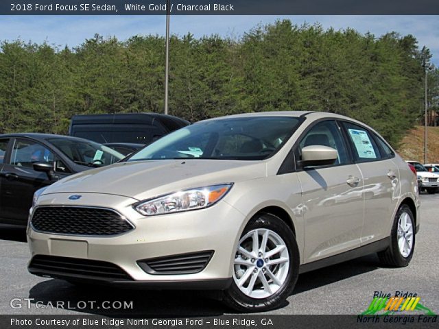 2018 Ford Focus SE Sedan in White Gold