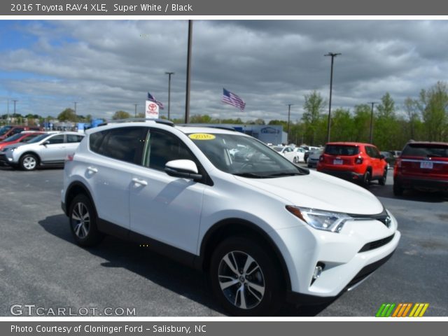 2016 Toyota RAV4 XLE in Super White