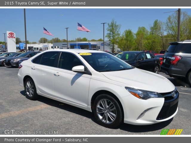 2015 Toyota Camry SE in Super White