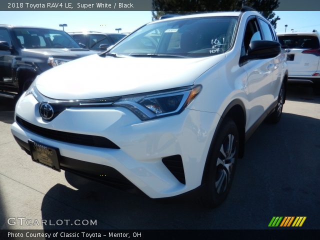 2018 Toyota RAV4 LE in Super White