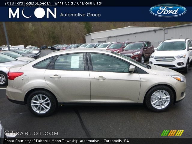 2018 Ford Focus SE Sedan in White Gold