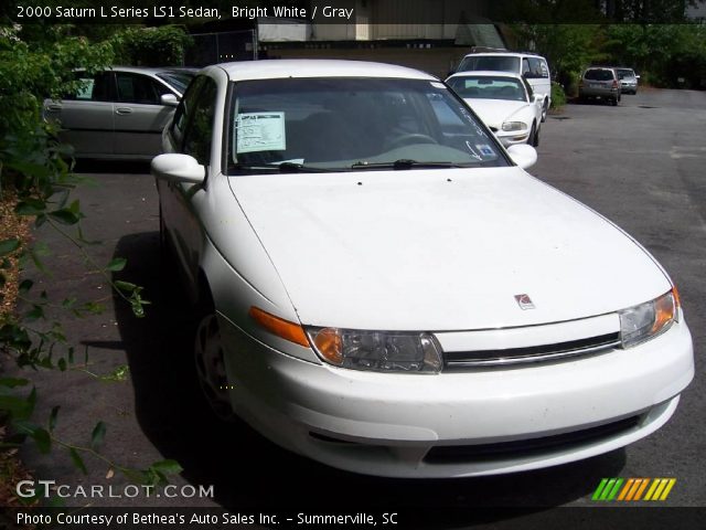2000 Saturn L Series LS1 Sedan in Bright White