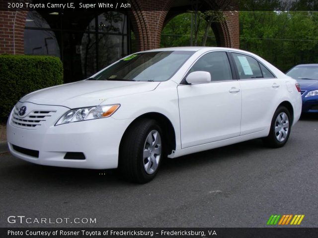 2009 Toyota Camry LE in Super White