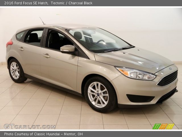 2016 Ford Focus SE Hatch in Tectonic