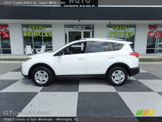 2015 Toyota RAV4 LE in Super White