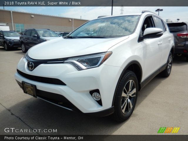 2018 Toyota RAV4 XLE in Super White