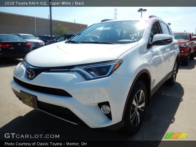 2018 Toyota RAV4 XLE in Super White