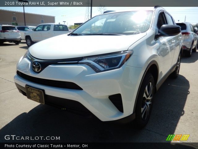 2018 Toyota RAV4 LE in Super White