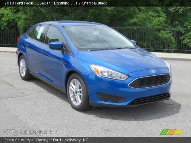2018 Ford Focus SE Sedan in Lightning Blue