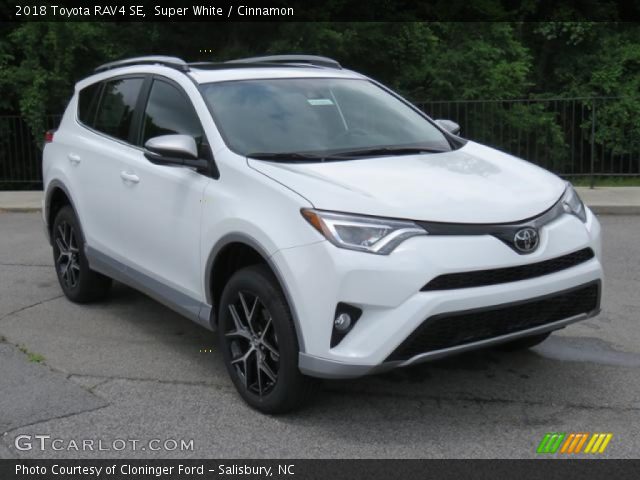 2018 Toyota RAV4 SE in Super White