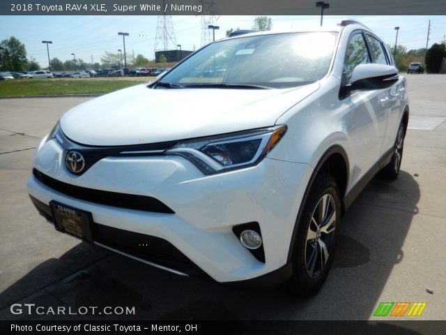 2018 Toyota RAV4 XLE in Super White
