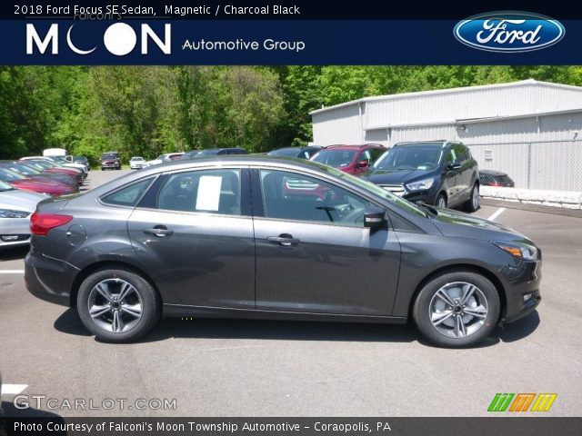 2018 Ford Focus SE Sedan in Magnetic