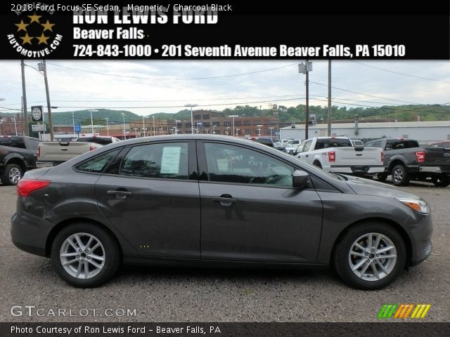 2018 Ford Focus SE Sedan in Magnetic