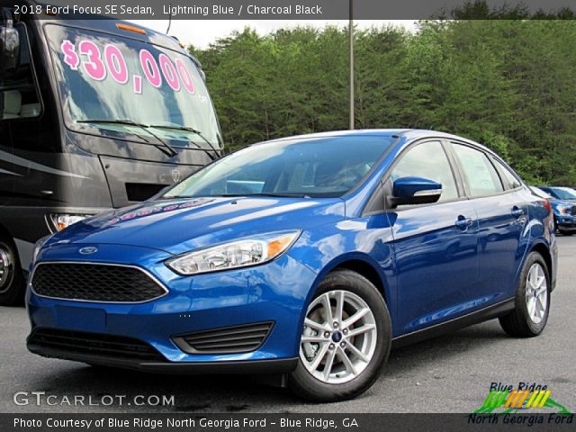 2018 Ford Focus SE Sedan in Lightning Blue