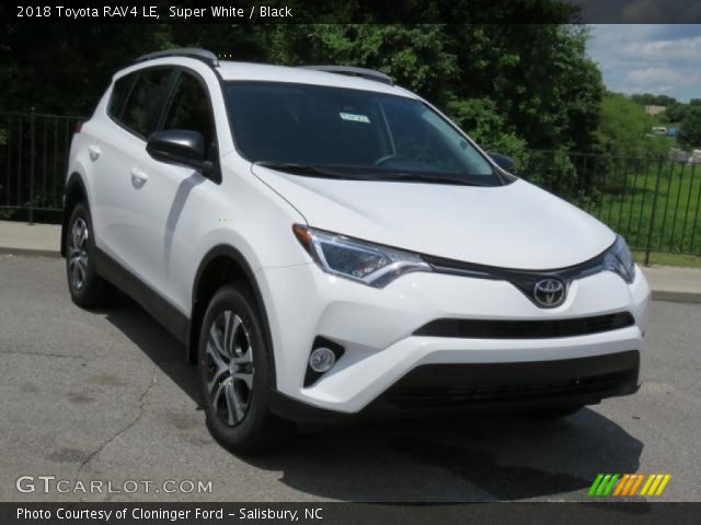 2018 Toyota RAV4 LE in Super White