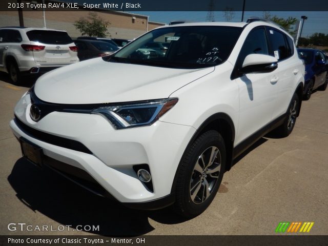2018 Toyota RAV4 XLE in Super White