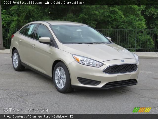 2018 Ford Focus SE Sedan in White Gold