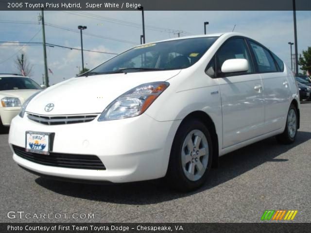 2006 Toyota Prius Hybrid in Super White
