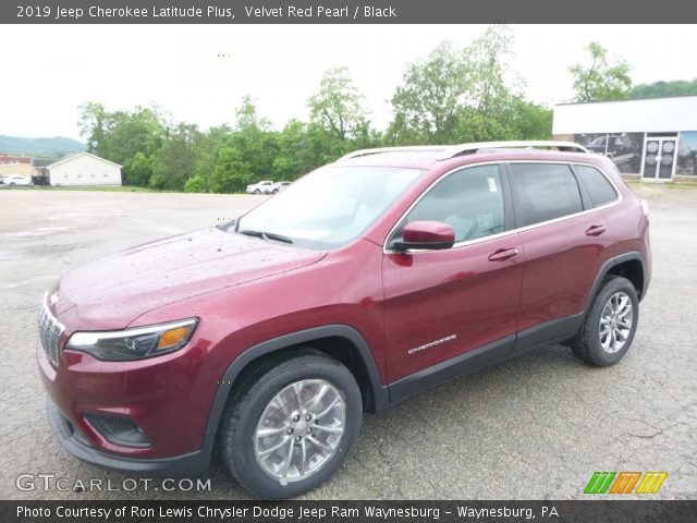 2019 Jeep Cherokee Latitude Plus in Velvet Red Pearl