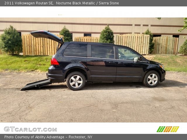 2011 Volkswagen Routan SE in Nocturne Black Metallic