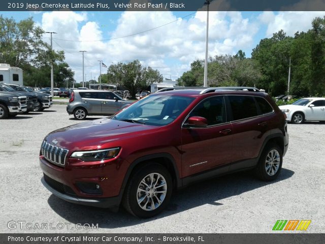 2019 Jeep Cherokee Latitude Plus in Velvet Red Pearl