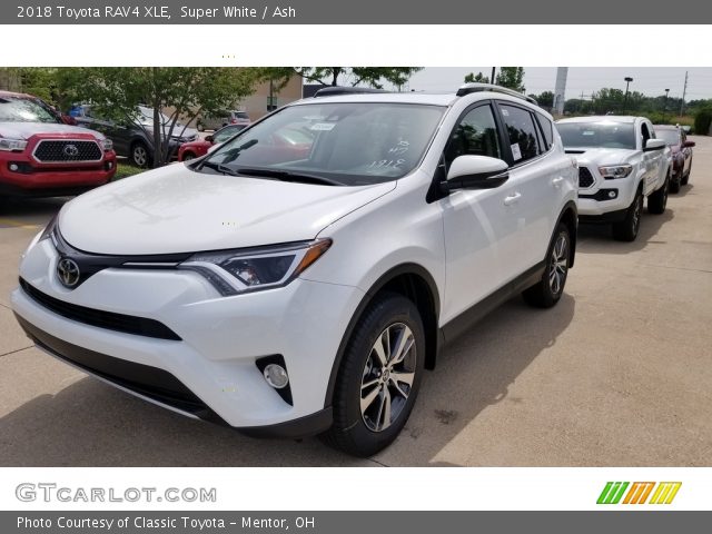2018 Toyota RAV4 XLE in Super White